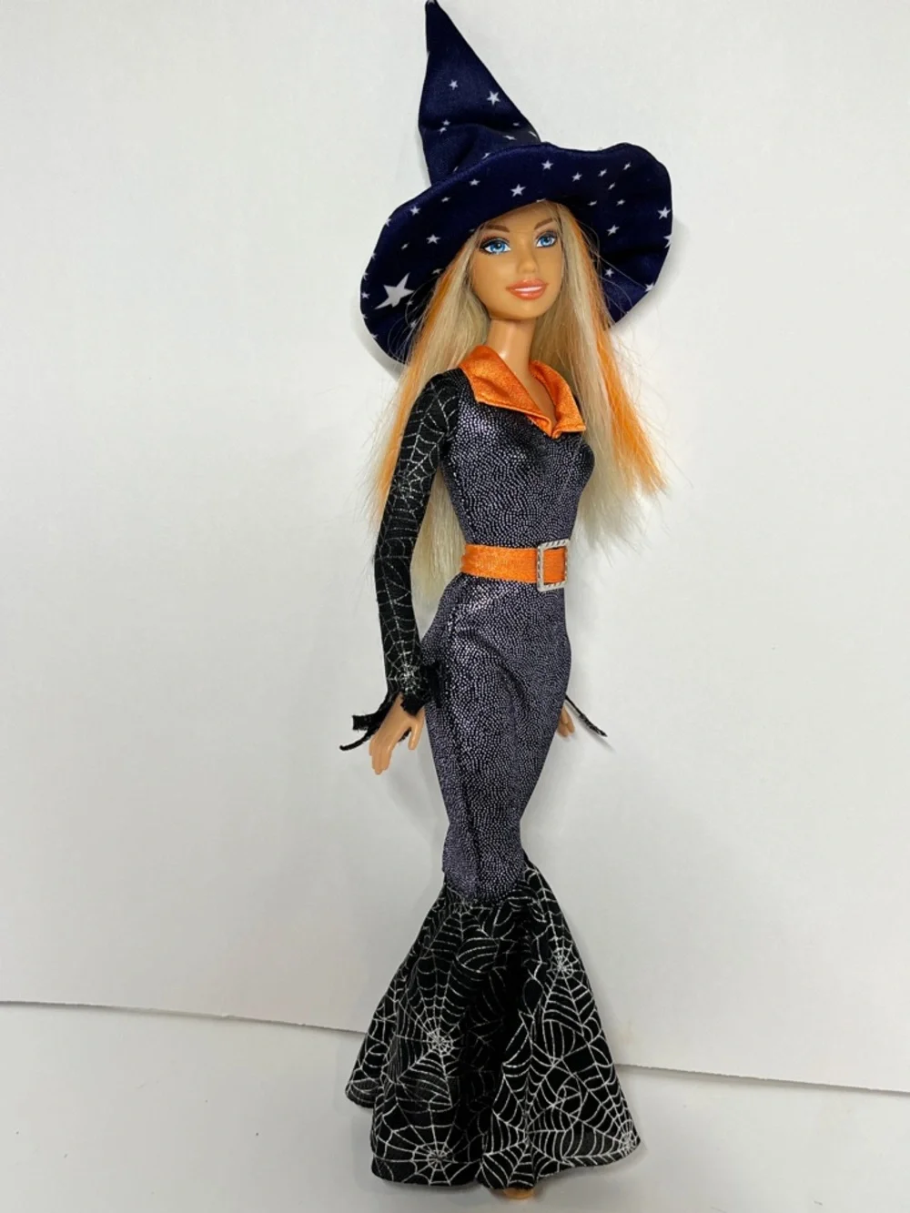 Barbie Trick Or Chic 2008 Halloween Holiday Barbie Doll Witch Black & Orange Toy - Picture 2 of 12
